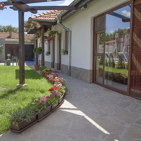 Guest House Zlateya Madara Exterior photo