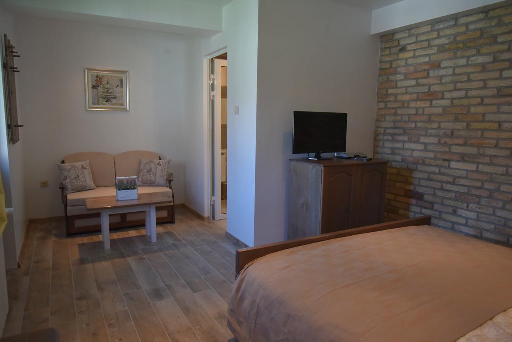 Guest House Zlateya Madara Exterior photo